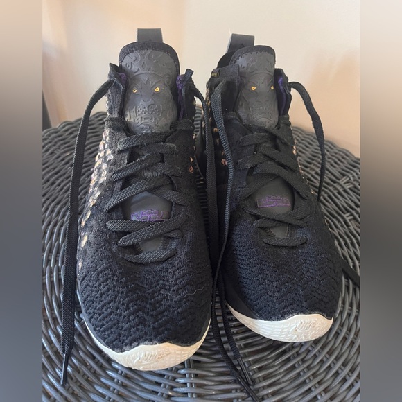 Nike LeBron 17 XVII GS Kids Sneaker LA Lakers Black Purple Knitposite - Picture 2 of 9